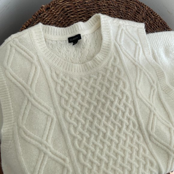 Talbots cable knit sleeveless sweater vets in cream white - Picture 9 of 10